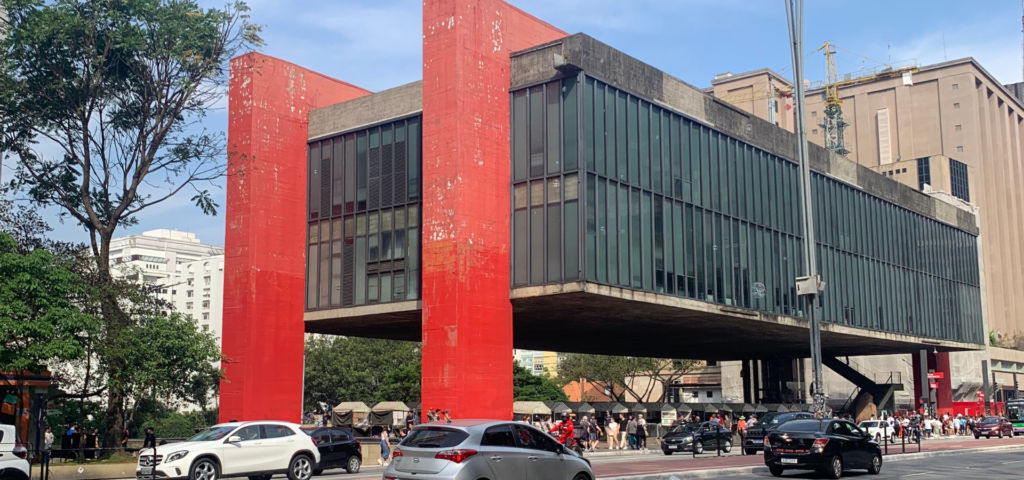 MASP Museu de artes de são paulo fotos atualizadas de viagem o que conhecer em são paulo museu de arte de são paulo. Qual museu vermelho de são paulo vale a pena entrar no masp roteiro de viagem para sp mega tour destinos onibus