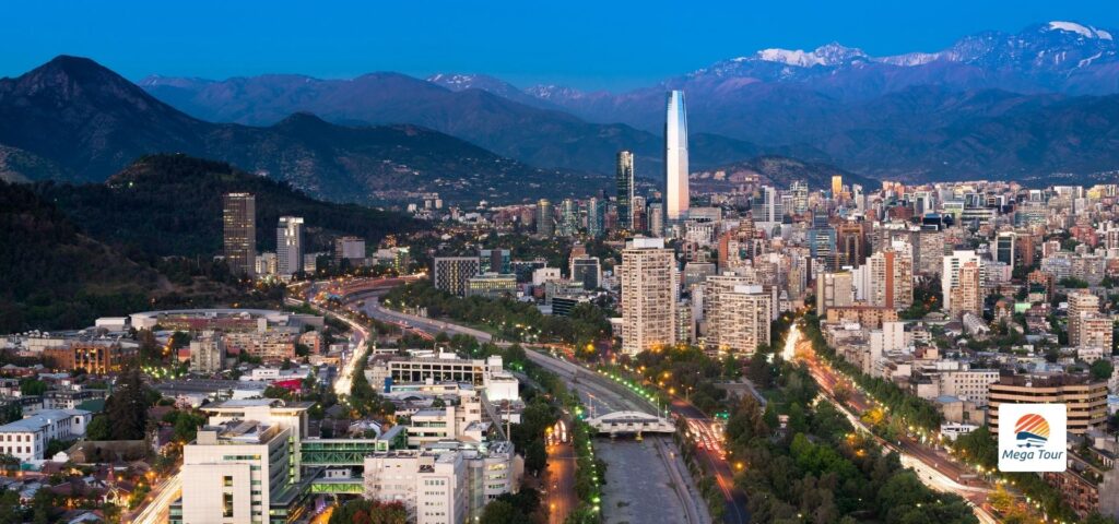 Você precisa ir para Santiago no Chile. É um destino lindo, tanto no inverno quanto no verão. E ah! Se você nunca esquiou, lá é o melhor pra isso! Vem com a Mega Tour!