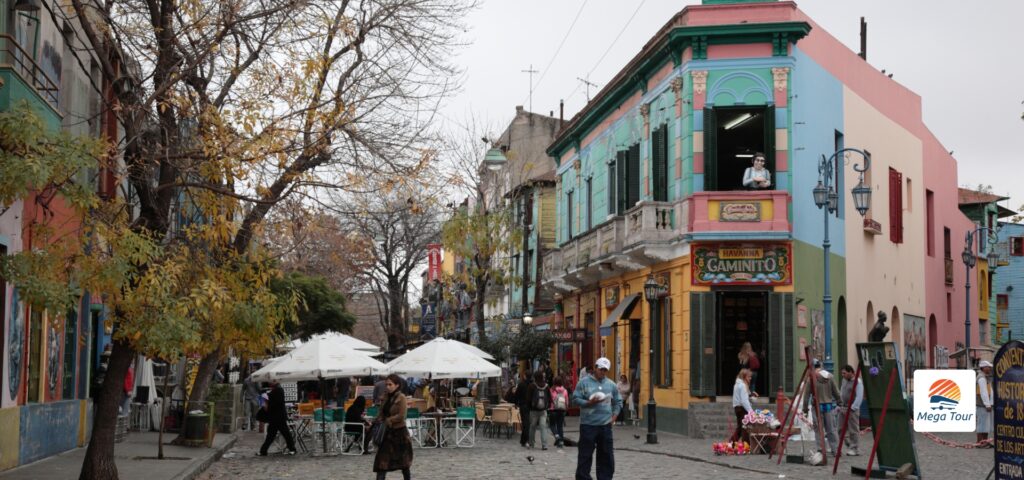 Ah, Caminito é um ponto turistico muito lindo e aconchegante, esse é um dos pontos turísticos em Buenos Aires que nós recomendamos que você visite.